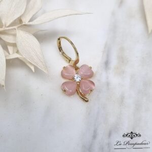 Boucle d'Oreille Serenity trefle rose. Virginie Berman